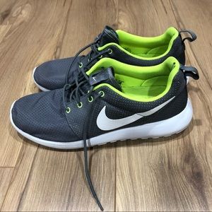 Nike roshe one grey & green sneakers size 10